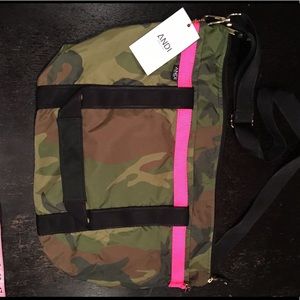 The Andi camo pop pink convertible bag large size
